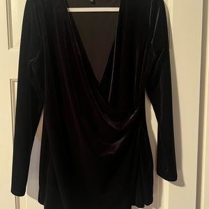 Beautiful White House Black Market NEW black velvet top